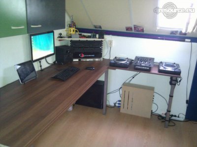 Booth: venzi's DJ Booth Nov'11